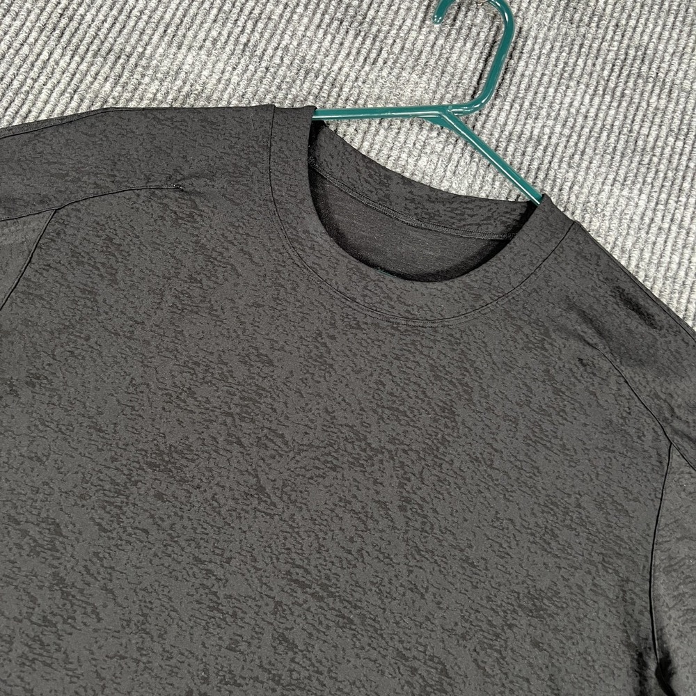 Lululemon Shirt Mens Extra Large Textured Pattern Short Sleeve Athletic‎ Tee
